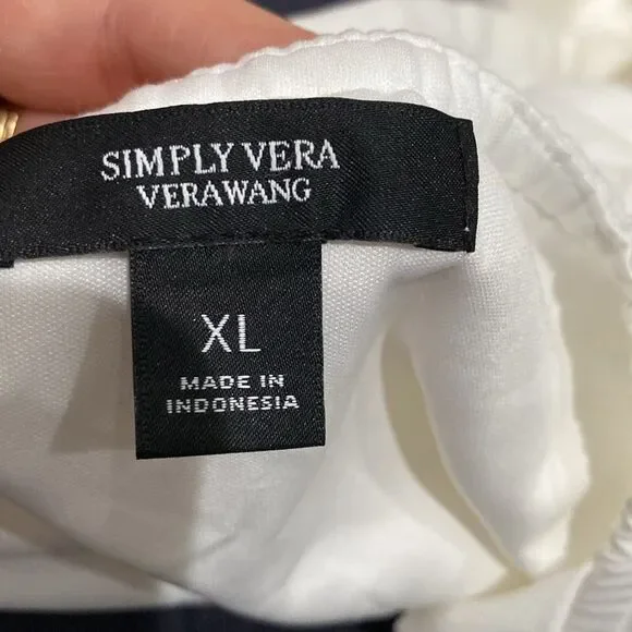 Simply Vera white long dress with cut out flowers at the bottom - Picture 4 of 5